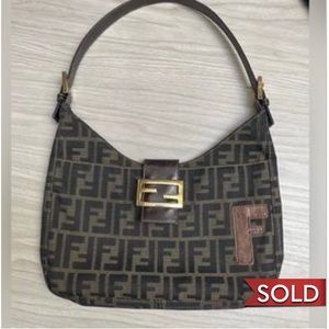 Authentic ⭐️FENDI Vintage Zucca Baguette